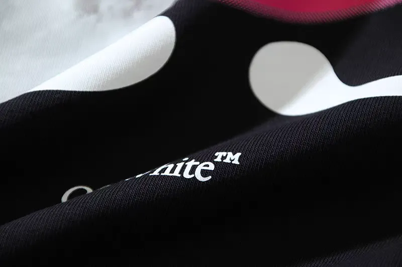 Top tested version OW American double moon arrow print hooded sweatshirt for men and women, pullover loose jacket top for men and women. As a street fashion art in the luxury ranks, off white has always attracted many fans with its classic logo and trendy creativity. Not only is it an understanding of fashion, off white also intuitively reflects ♻️ environmental awareness in many works, and treats the world gently.  The kangaroo pocket adopts a special machine crimping process with externally shaped wiring. The brim of the hat is designed with threads, which is the first thing to look at when appraising.  , printing more than 10 times. Can perfectly restore the original effect. Printing process, clear picture. The white glue base ensures the firmness of the printing, and machine washing is stress-free. The fabric is made of 480g terry cotton fabric with full drape.  Color: Black Size: XS-L P:430